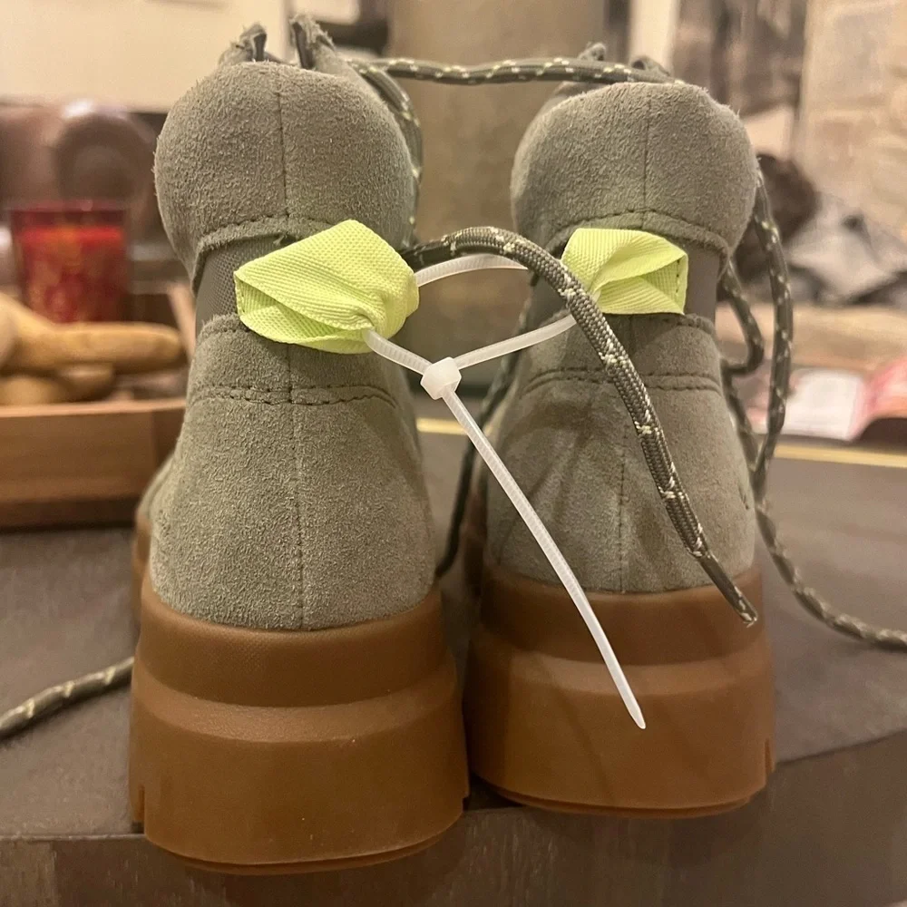 WOMEN'S KOOLABURRA BY UGG JOZIE HIKING BOOTS size 9 NWOT
